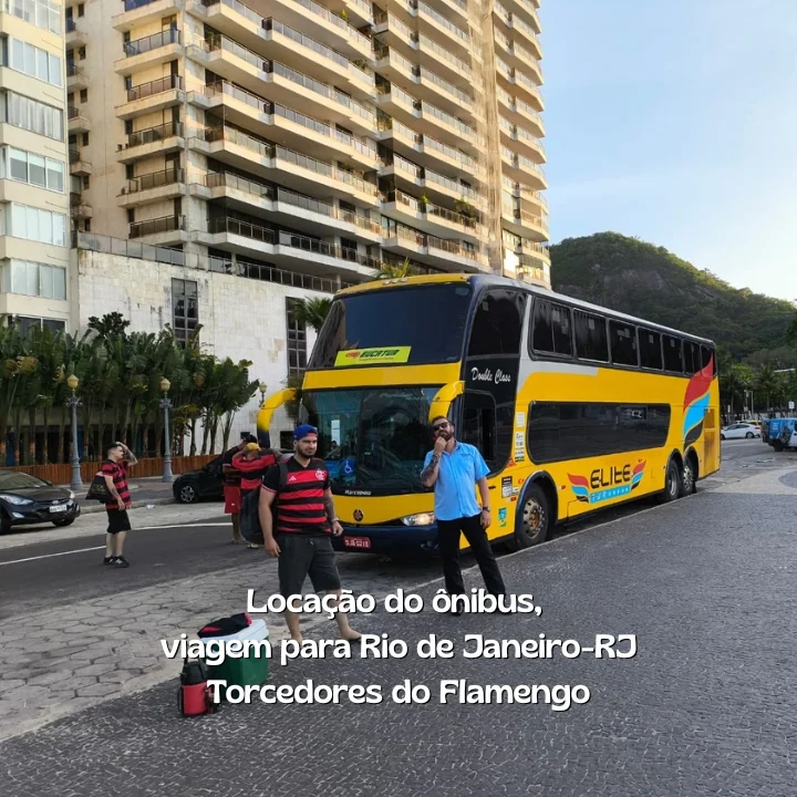 Ônibus da Elite Tur Turismo em viagem para o Rio de Janeiro com grupo de passageiros